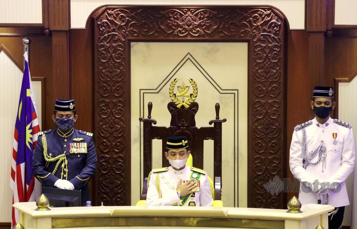 Tengku Hassanal Ibrahim Alam Shah Al-Sultan Abdullah Ri'ayatuddin Al-Mustafa Billah Shah ketika menyampaikan titah pada Istiadat Pembukaan dan Mesyuarat Pertama Penggal ke-4, Dewan Negeri Pahang di Wisma Sri Pahang.  FOTO FARIZUL HAFIZ AWANG