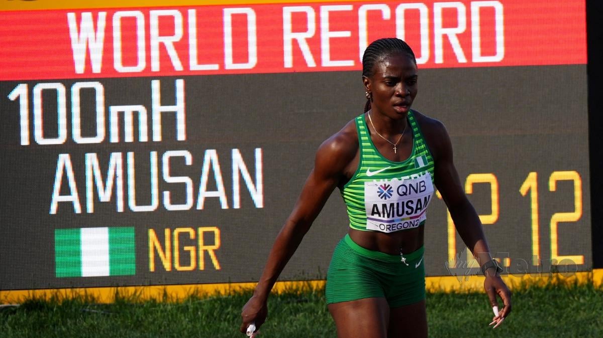 ATLET Nigeria, Tobi mencatat rekod dunia di separuh akhir sebelum memenangi pingat emas acara 100m lari berpagar wanita di Kejohanan Olahraga Dunia, hari ini. FOTO REUTERS