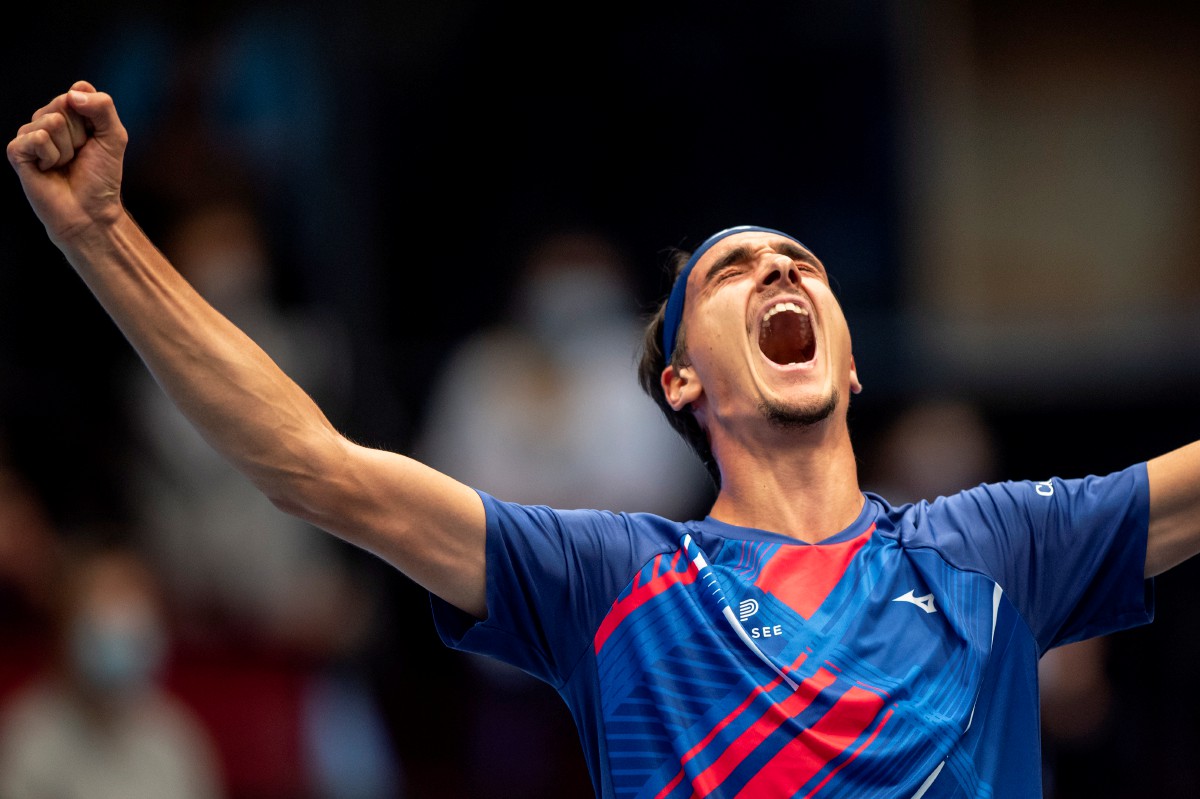 SONEGO lakar sejarah menewaskan Djokovic Vienna ATP. FOTO AFP 