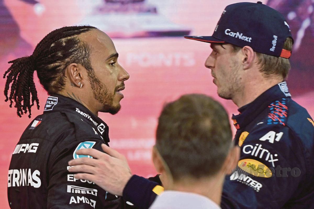 REAKSI Verstappen (kanan) dah Hamilton pada perlumbaan terakhir dekat Abu Dhabi. FOTO AFP