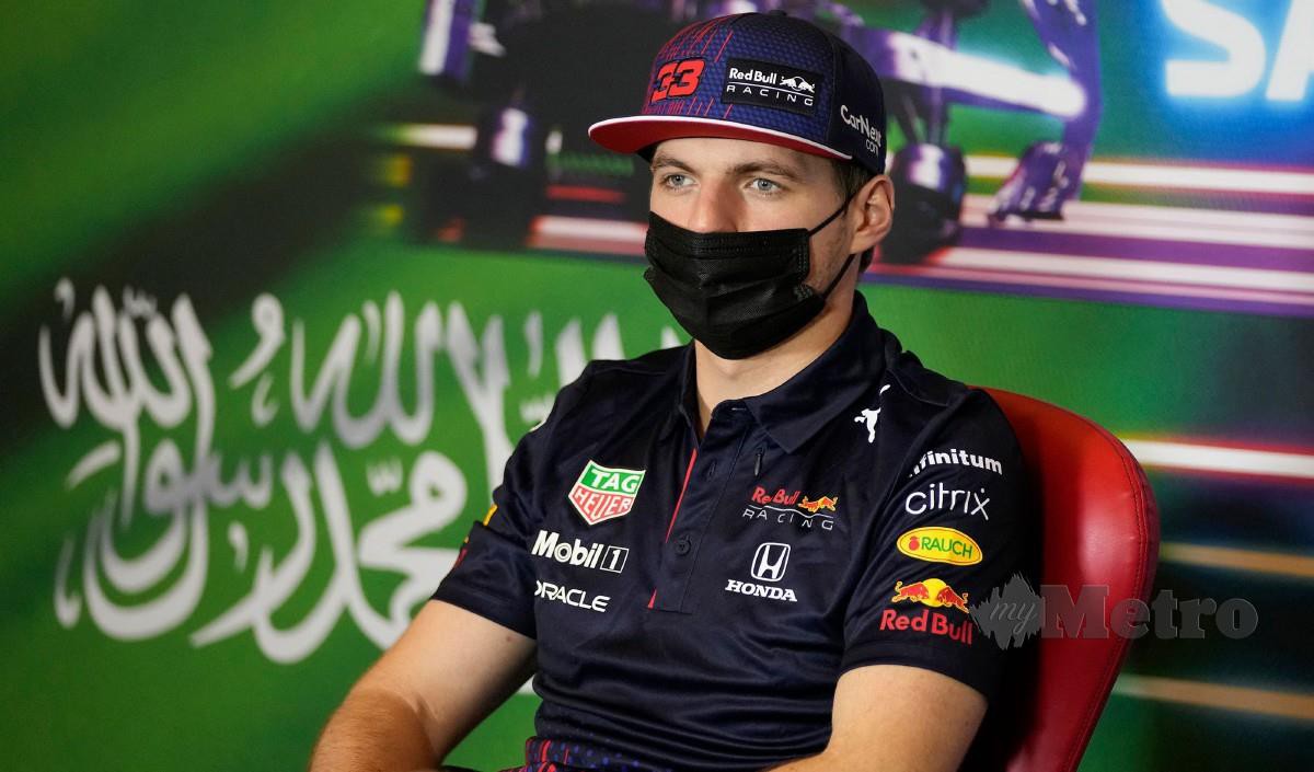 VERSTAPPEN tidak gentar dengan pengalaman yang dimiliki Hamilton menjelang perlumbaan GP Arab Saudi. FOTO AFP