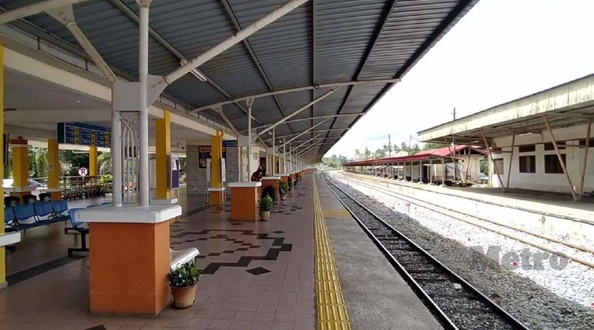 Stesen Kereta Api Wakaf Bharu kini sunyi sepi.