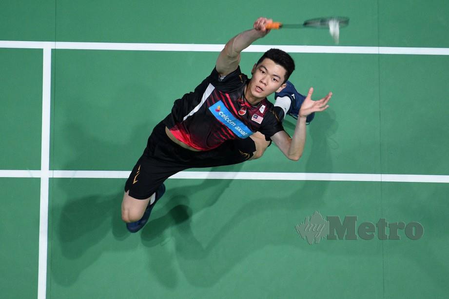 Malaysia's Lee Zii Jia plays a return to Denmark's Viktor Axelson during their All England Open Badminton Championships mens singles semi-final match in Birmingham, central England, on March 14, 2020. (Photo by Oli SCARFF / AFP)
