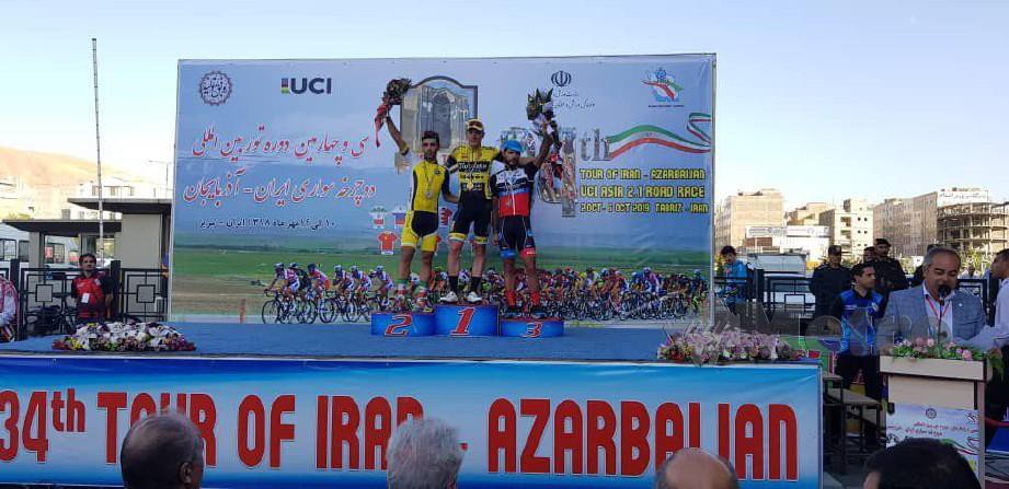 Youcef (kanan) meraih tempat ketiga pada peringkat kelima Tour of Iran hari ini.