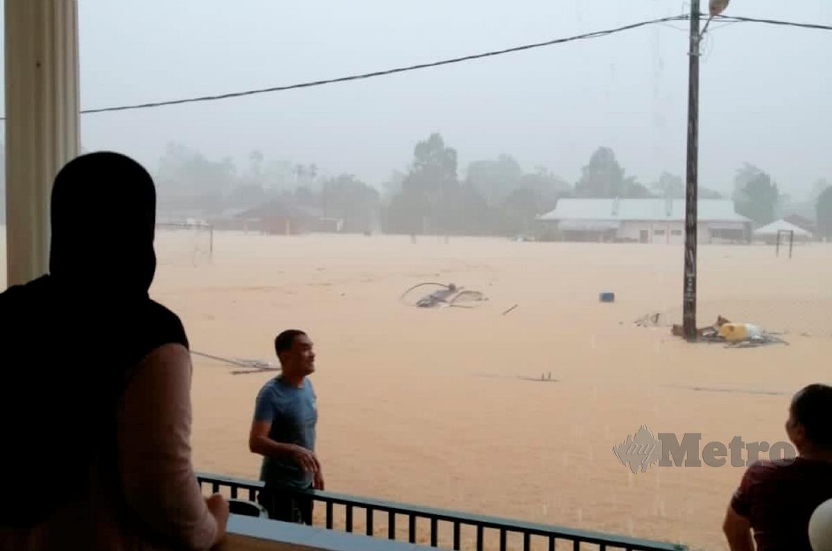 Keadaan banjir di Kelantan semakin buruk.