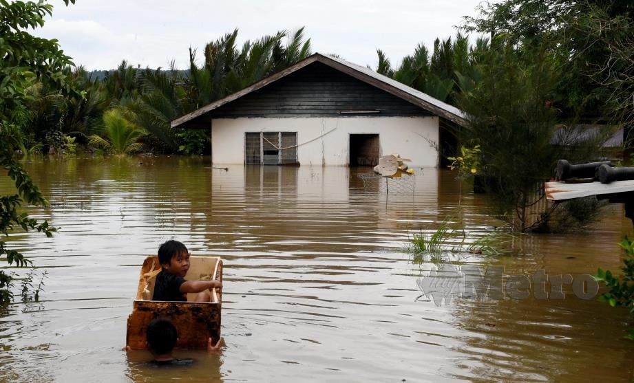 Pusat Pemindahan Banjir In English  408 mangsa banjir masih berada di