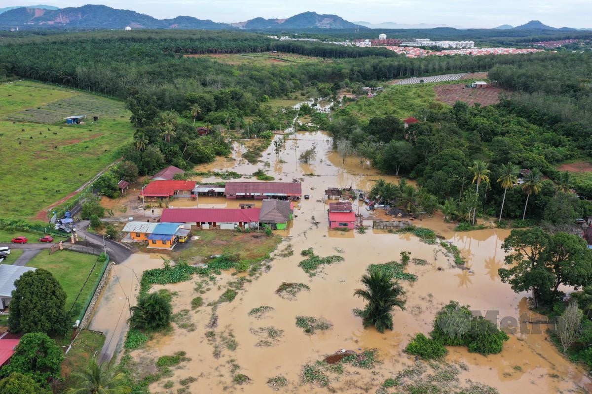 KEADAAN banjir di Kampung Belimbing Dalam dekat Durian Tunggal, Melaka. FOTO Bernama