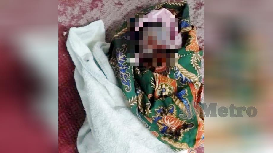 JASAD bayi lelaki yang dibalut tuala putih ditemu di ruang solat wanita di Masjid As Syakirin, Pasir Puteh, Bachang di Melaka. FOTO Ihsan Polis