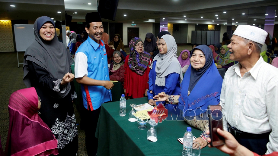 MOHD Zawawi ketika beramah mesra peserta di program Insan Selangor Briged Wanita Prihatin. FOTO Syarafiq Abd Samad
