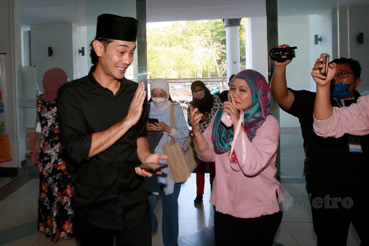 Farid Kamil tiba di Mahkamah Tinggi Syariah Selangor, Shah Alam bagi sebutan semula berhubung hadanah interim (hak penjagaan anak sementara). FOTO FAIZ ANUAR