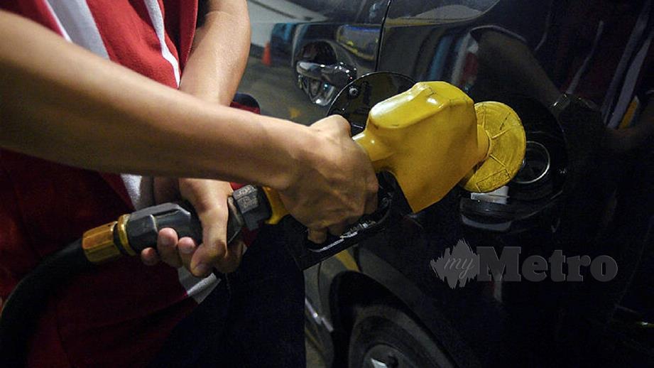 HARGA petrol RON95 akan diapungkan secara berperingkat sebaik sahaja Program Subsidi Petrol (PSP) dilaksanakan pada Januari 202. FOTO arkib NSTP