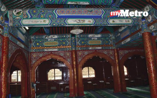 DEKORASI seni dalaman tulisan kaligrafi Islam di dalam Masjid Niu Jie menarik