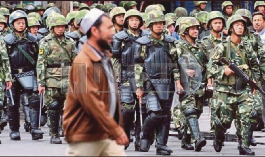  KEHIDUPAN seharian etnik Uighur dikawal ketat oleh tentera.