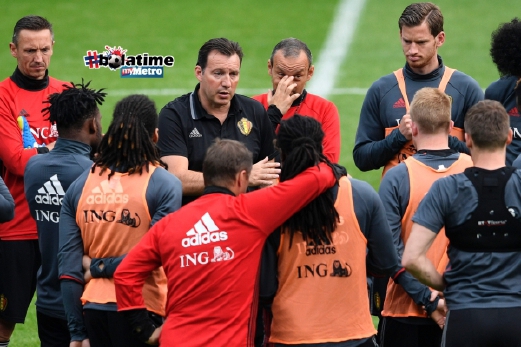 Wilmots (baju hitam) bersama skuadnya pada latihan di Genk untuk menghadapi Euro 2016. FOTO AFP