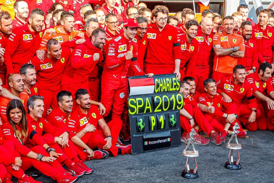 LECLERC  (tengah) bergambar bersama pasukan  Ferrari selepas menjuarai GP Belgium  di Litar Spa-Francorchamps. - FOTO EPA