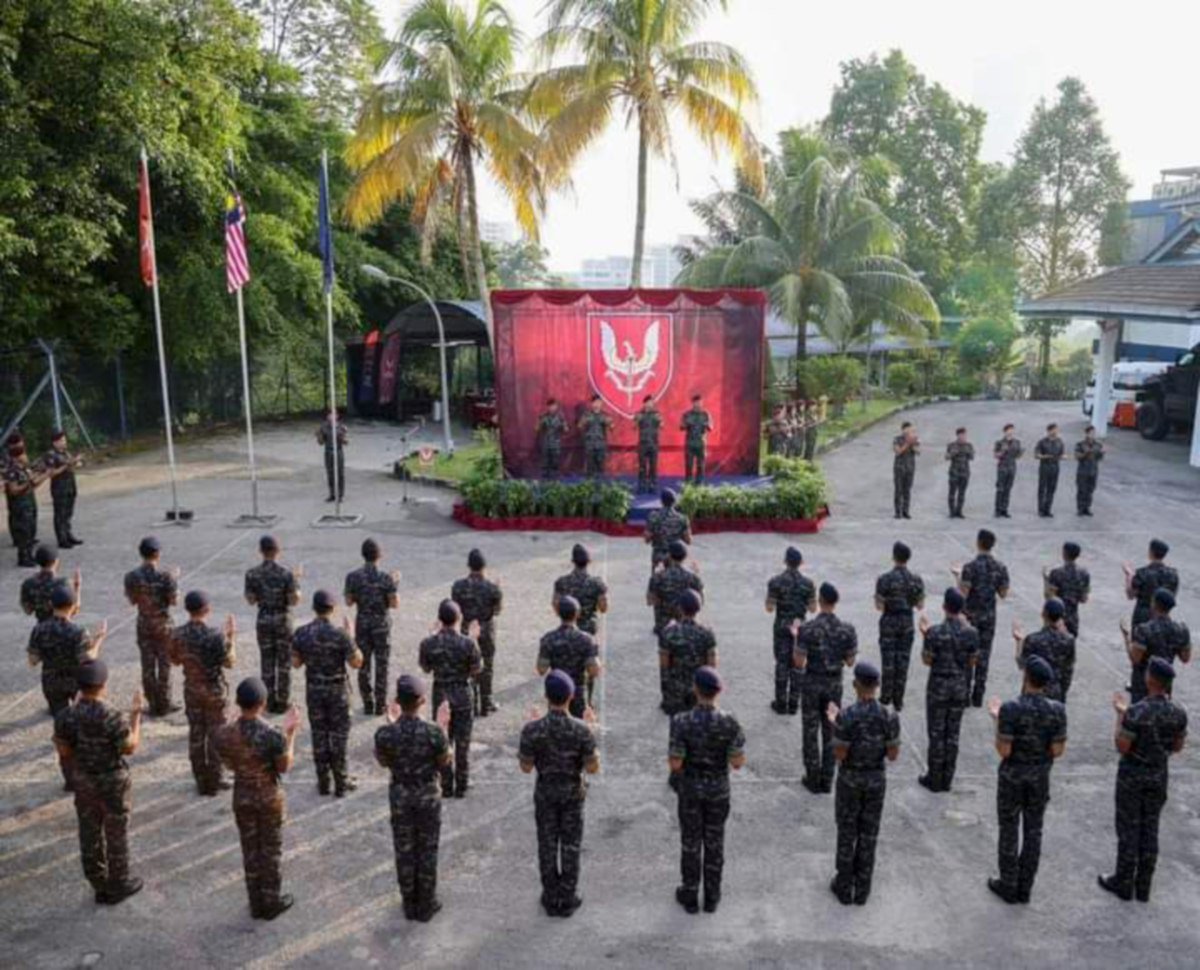 LIMA pegawai dan 43 anggota PDRM berjaya menamatkan kursus asas pasukan elit UTK. FOTO Facebook