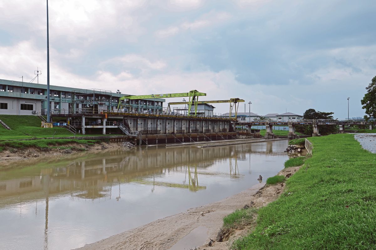 Loji Rawatan Air (LRA) Sungai Semenyih. FOTO Bernama.