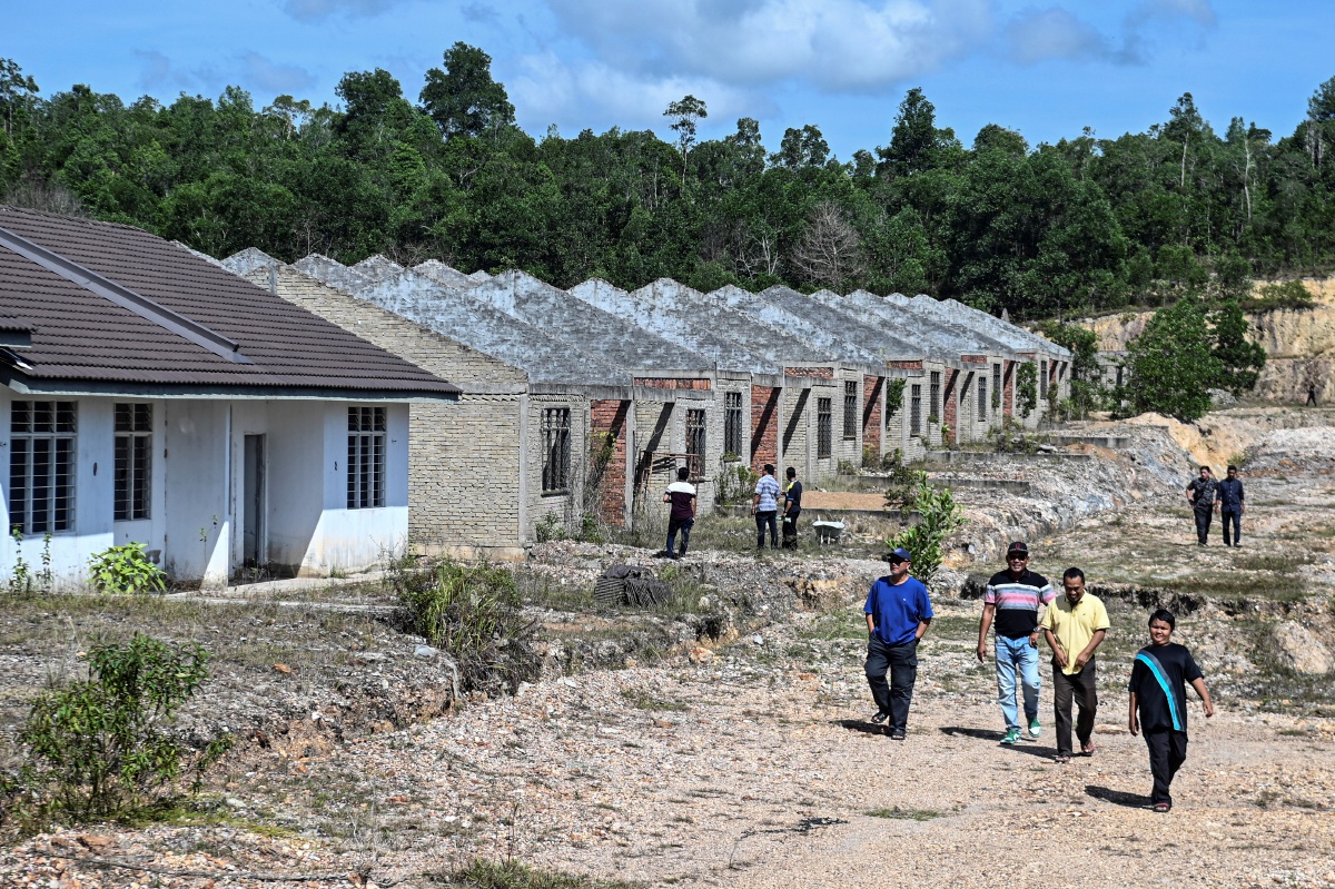 PROJEK perumahan terbengkalai di Fasa Tiga, Taman Sri Purnama, Kampung Gong Cempedak. FOTO Bernama 