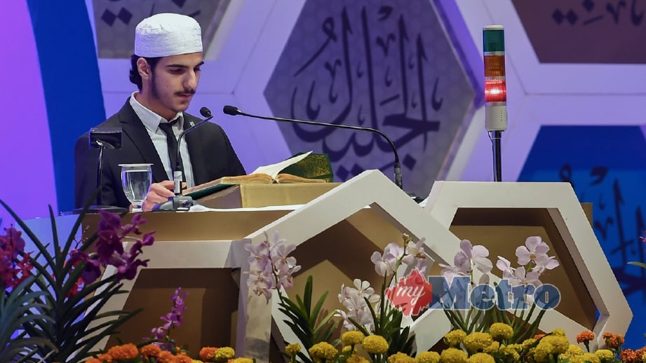 PESERTA Jerman Emre Deger memperdengarkan bacaan al-Quran pada Majlis Tilawah Al-Quran Peringkat Antarabangsa. FOTO Bernama