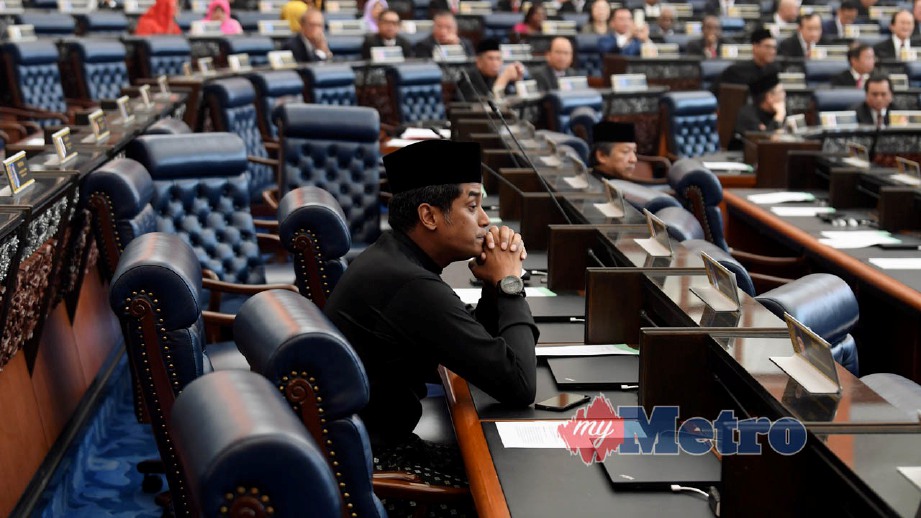 KHAIRY Jamaluddin masih berada di dalam Dewan Rakyat sementara sebahagian anggota parlimen pembangkang lain meninggalkan dewan. FOTO Bernama