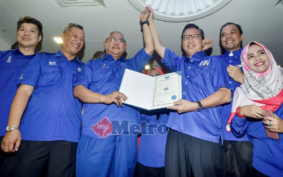 Noh menerima watikah perlantikan dari  Presiden MCA, Datuk Seri Liow Tiong Lai pada Majlis Pengumuman Calon BN Selangor. Roslin Mat Tahir 