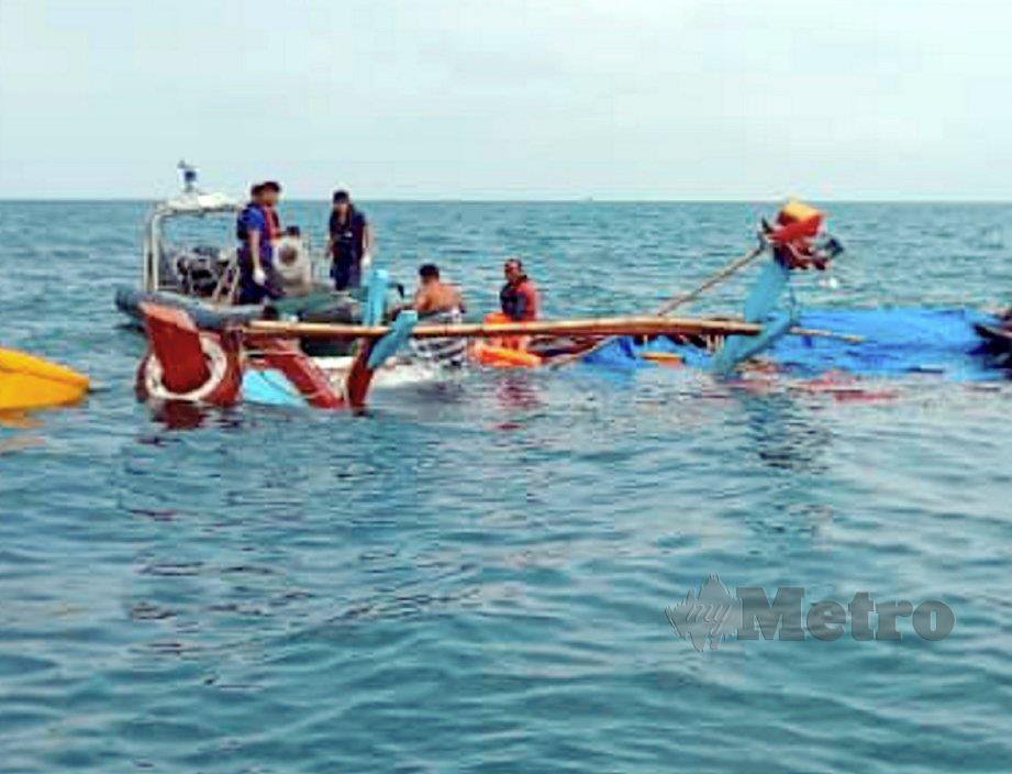 SEBUAH bot nelayan asing karam di perairan Pulau Pinang menyebabkan seorang nelayan meninggal dunia manakala dua rakannya berjaya diselamatkan Maritim Malaysia.