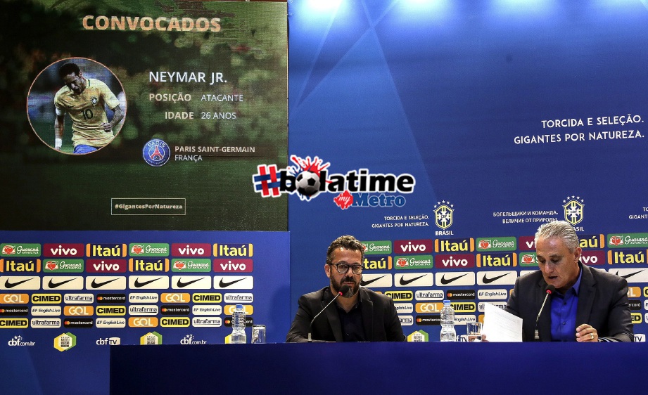 JURULATIH Brazil, Tite (kanan) mengumumkan senarai pemain Brazil yang beraksi di Russia. FOTO EPA-EFE