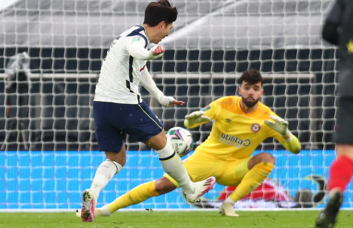 AKSI  Heung-Min menjaringkan gol kedua Tottenham. FOTO AFP