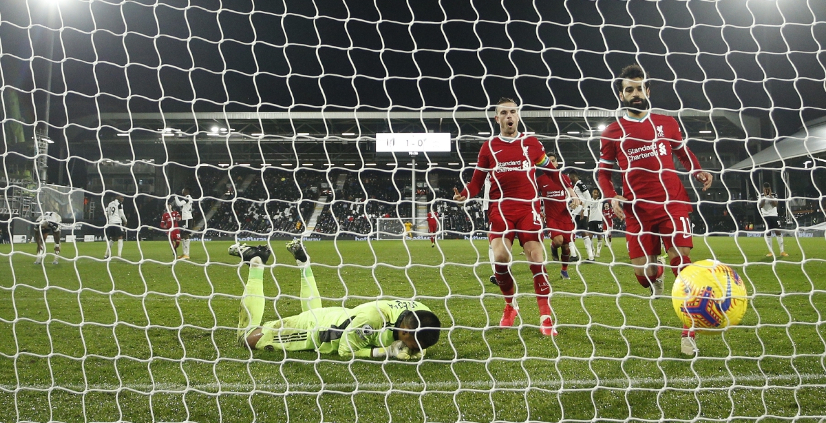 SALAH menjaringkan penalti Liverpool. FOTO AFP 