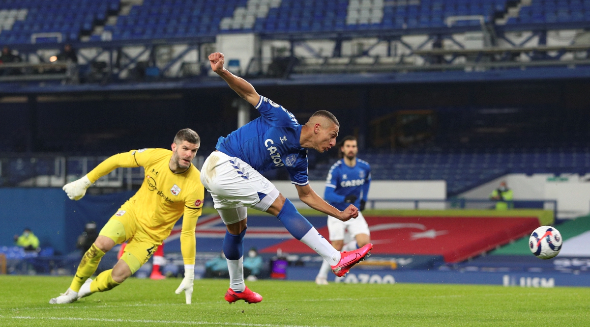 AKSI  Richarlison menjaringkan gol kemenangan  Everton. FOTO AFP
