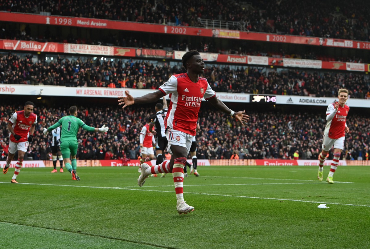 Pemain Arsenal, Bukayo Saka meraikan jaringan ketika berdepan Newcastle pada aksi Liga Perdana Inggeris. FOTO EPA 