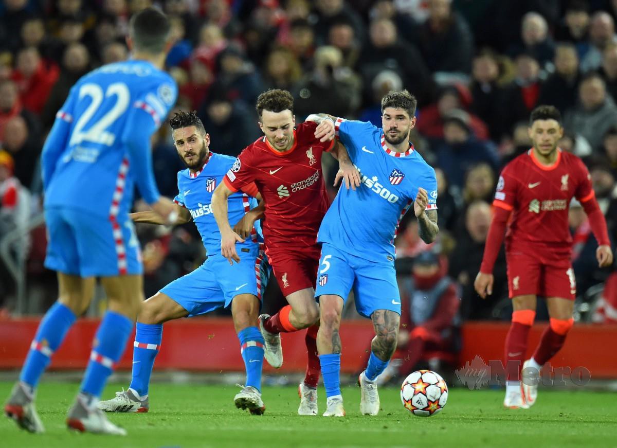 DIOGO Jota (tengah) ledakan gol pertama Liverpool. -FOTO EPA