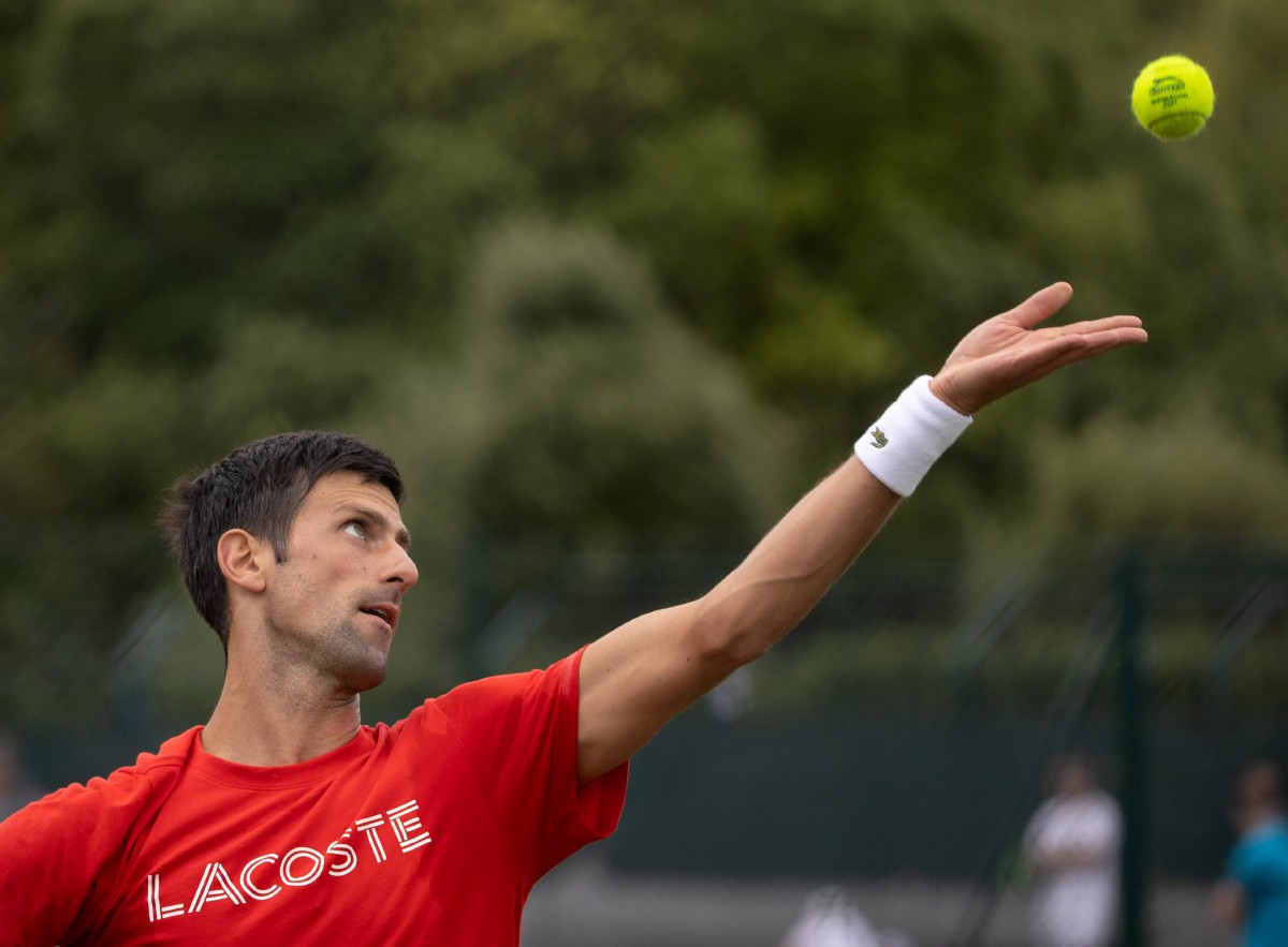 Djokovic sudah bersedia memburu gelaran juara buat kali keenam di Wimbledon. FOTO EPA 