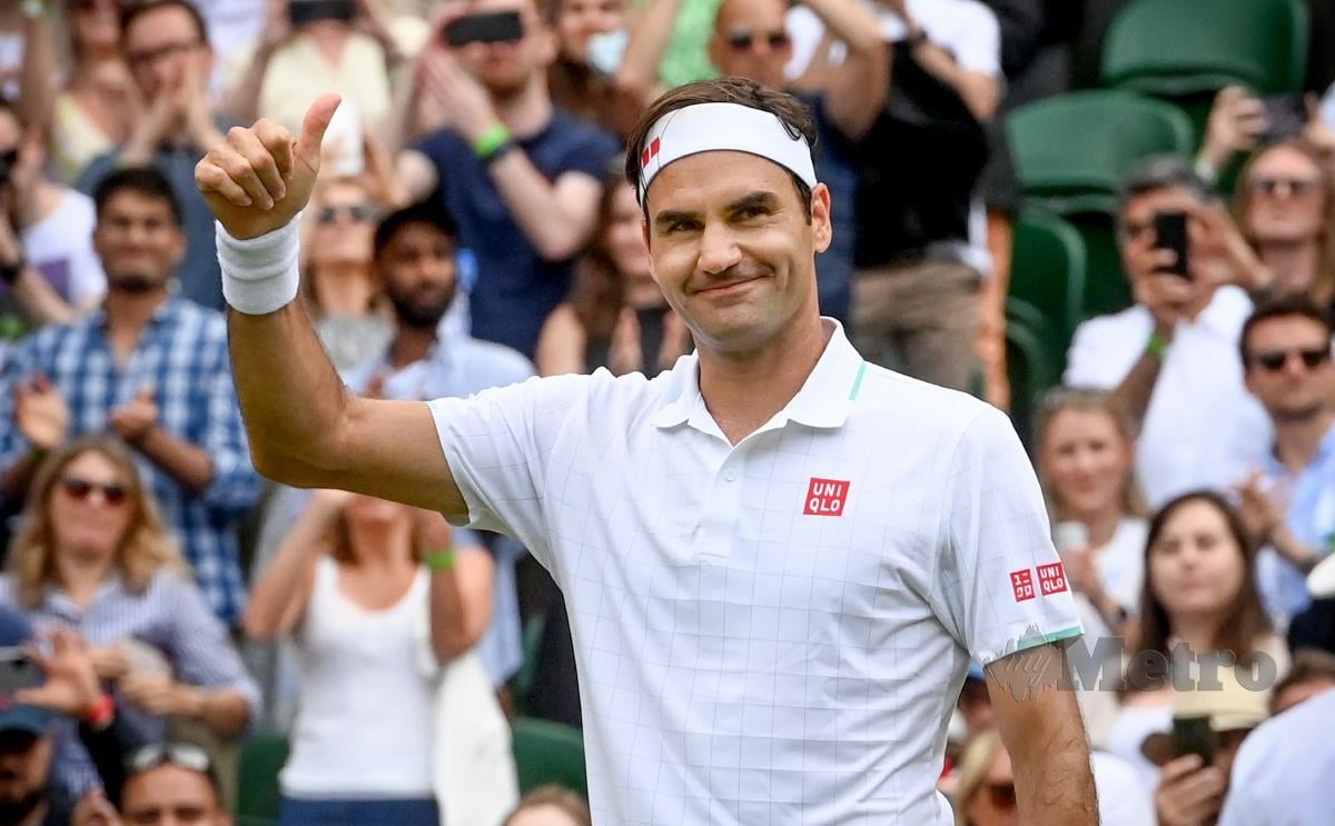 PEMAIN Switzerland, Roger Federer meraikan kemenangan di pusingan Wimbledon ke atas pemain Brittain, Cameron Norrie, hari ini. FOTO EPA