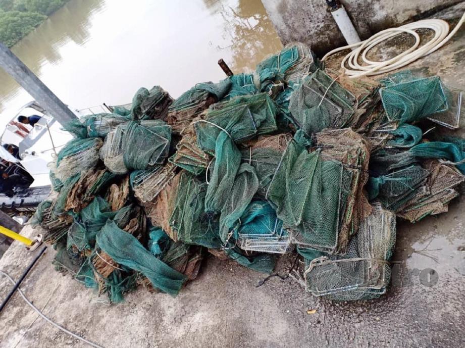 ALOR SETAR 29 MEI 2019. Sebanyak 100 set peralatan bubu naga dirampas anggota Maritim Malaysia di perairan Pantai Kuala Sanglang, yang dilarang penggunaannya kerana boleh menjejaskan sumber Perikanan dalam laut. NSTP/IHSAN MARITIM MALAYSIA 