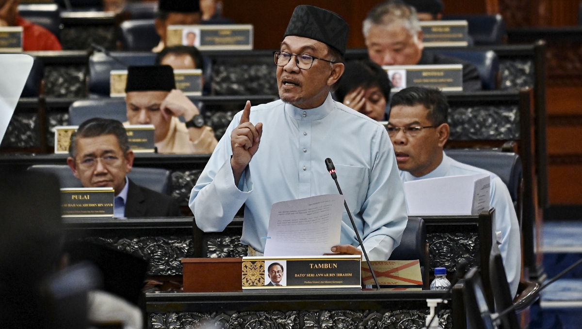DATUK Seri Anwar Ibrahim ketika membentangkan Belanjawan 2023 Malaysia MADANI di Bangunan Parlimen. FOTO Jabatan Penerangan Malaysia