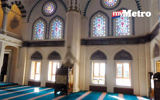 RUANG solat Masjid Camii Tokyo.