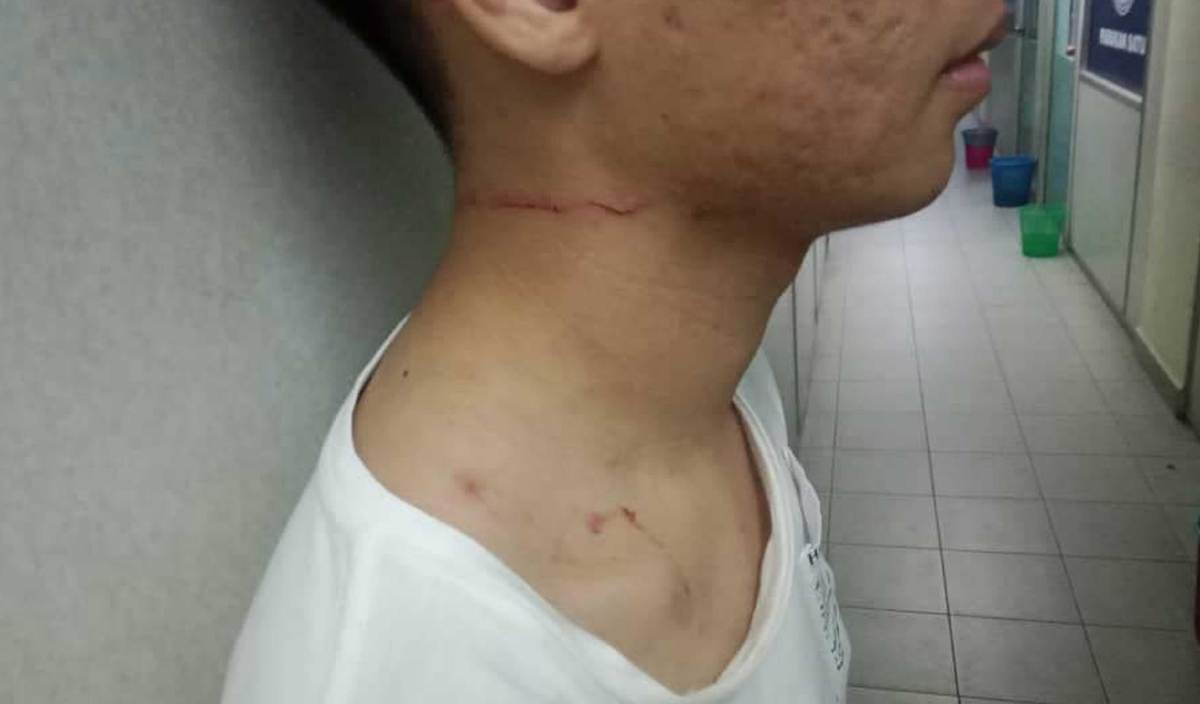 PEMANDU e-hailing cedera dipukul seorang lelaki dalam kejadian di hadapan sebuah pusat beli belah di Jalan Datuk Keramat. FOTO Tular