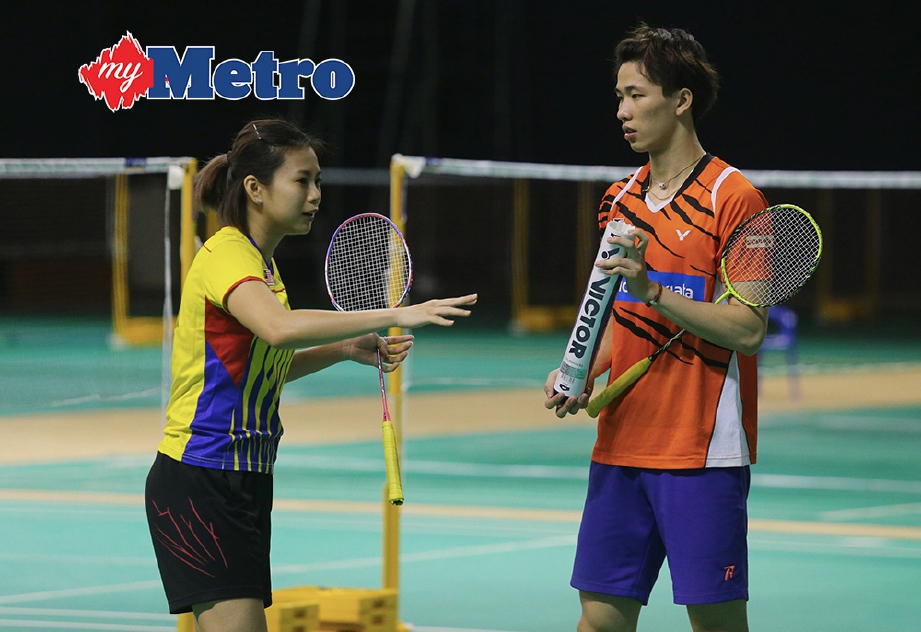 LIU Ying (kiri) bersama  Tang Jie (kanan) ketika sesi latihan di Akademi Badminton Negara, Bukit Kiara. FOTO/LUQMAN HAKIM ZUBIR 