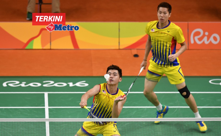 Beregu V Shem dan Wee Kiong memburu pingat emas pada final beregu badminton lelaki.