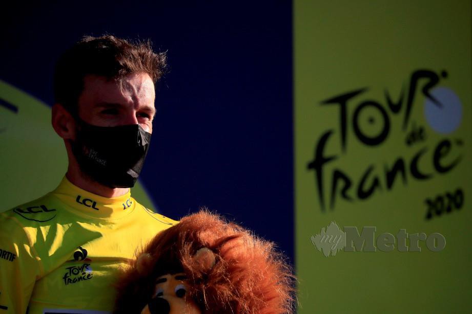 Adam Yates memakai jersi kuning bagi perlumbaan basikal Tour de France. FOTO AFP
