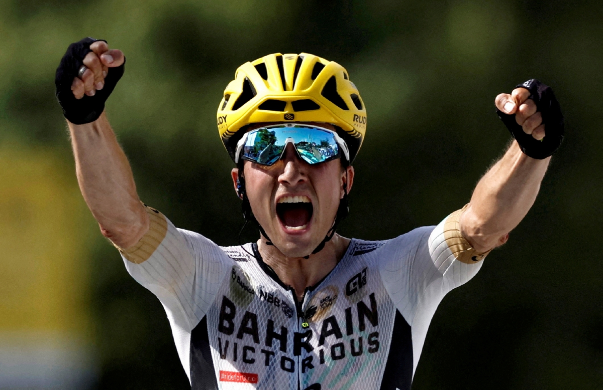 REAKSI Bilbao sejurus tiba di garisan penamat peringkat ke-10  Tour de France. 