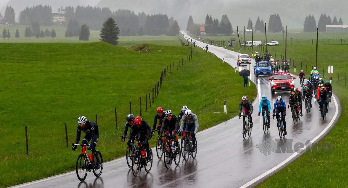 PELUMBA Giro d’Italia tidak akan melalui kawasan tragedi kereta kabel di Gunung Mottarone. FOTO AFP