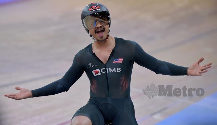 Malaysia's Mohd Azizulhasni Awang celebrates after the men's sprint final at the UCI track cycling World Championship at the velodrome in Berlin on March 1, 2020. (Photo by Tobias SCHWARZ / AFP)
