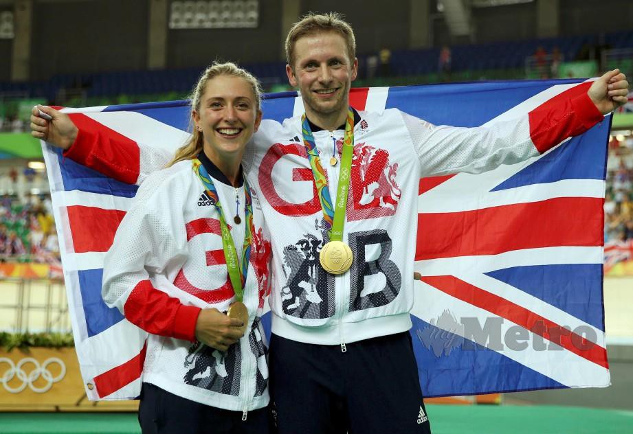 LAURA (kiri) bersama Jason ketika memenangi pingat emas di Sukan Olimpik Rio 2016. FOTO Reuters