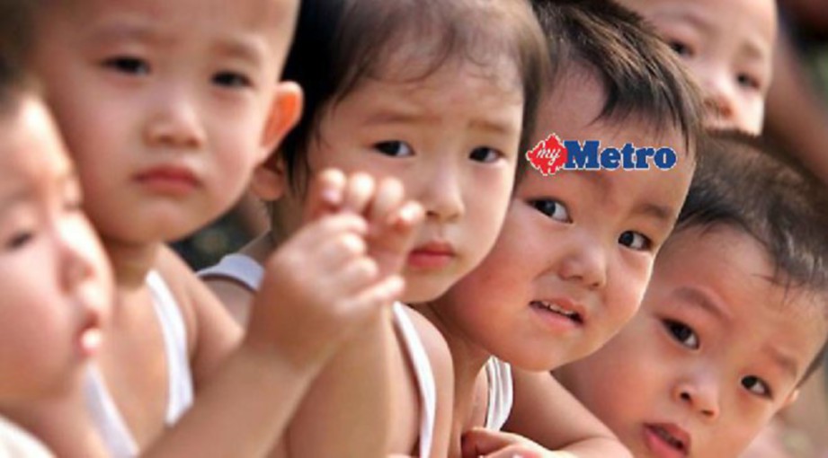 KERAJAAN China mungkin menimbang semula dasar dua anak. FOTO/AGENSI 
