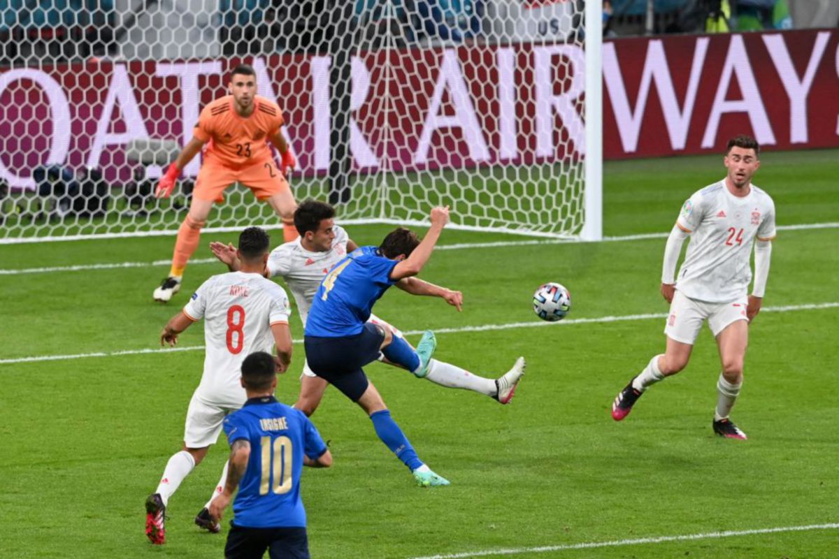 Pemain Itali, Federico Chiesa meledak gol ketika berdepan Sepanyol dalam aksi separuh akhir Euro 2020. FOTO Agensi