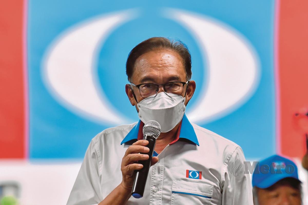 Anwar Ibrahim menang jawatan tanpa bertanding.