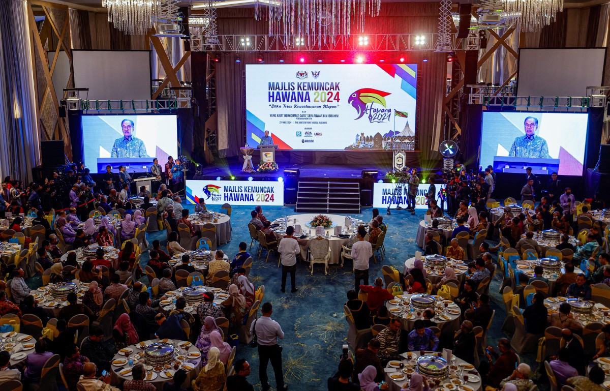 PERDANA Menteri, Datuk Seri Anwar Ibrahim menyampaikan ucapan pada acara kemuncak sambutan Hawana 2024, hari ini.  FOTO Bernama 