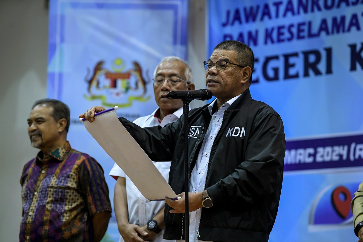 SAIFUDDIN Nasution membacakan warkah perasmian pada majlis penyerahan watikah pelantikan JPKKP Kedah 2024. FOTO Bernama 